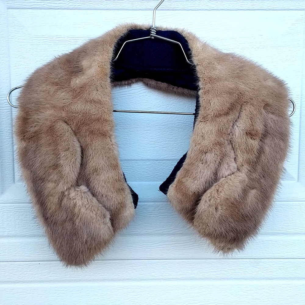 Vintage-Inspired Tan Fur Collar Scarf - Unbranded